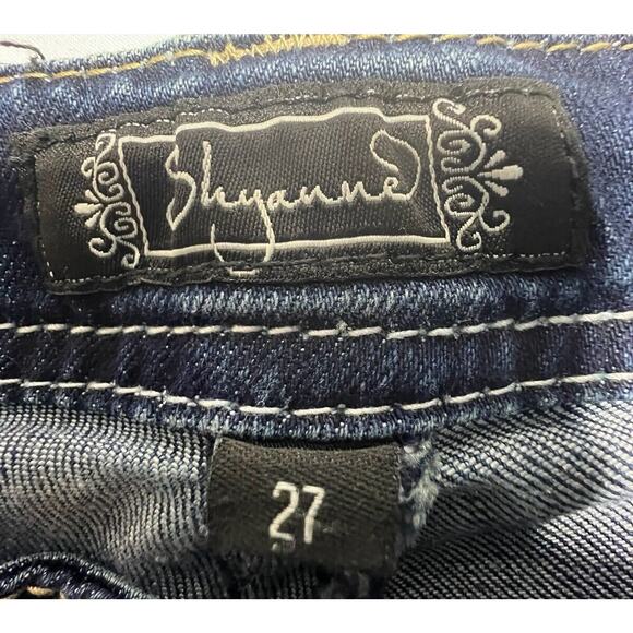 Shyanne Women's Dark Wash Rhinestone Anne Cropped Jeans - Size 27x21 - Picture 5 of 6
